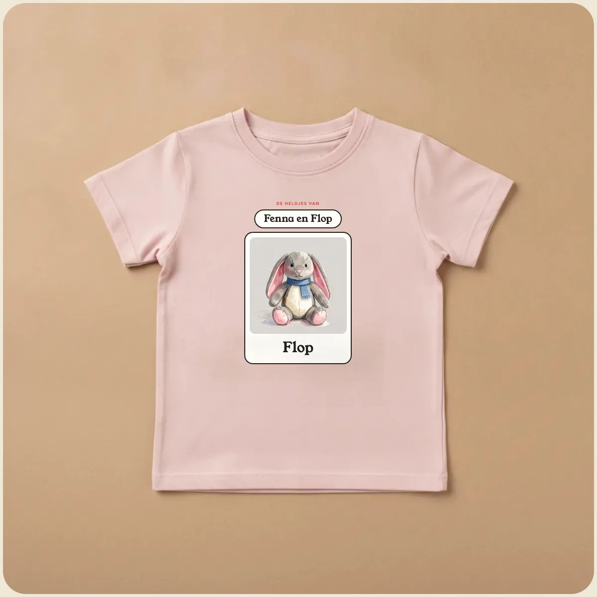 Lichtroze kindershirt met één heldje: knuffel Flop